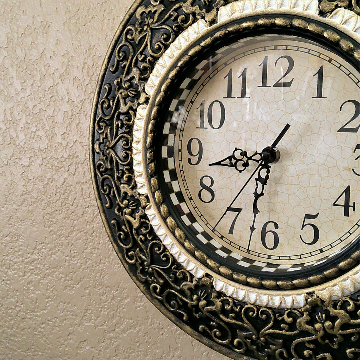 courtly check clock