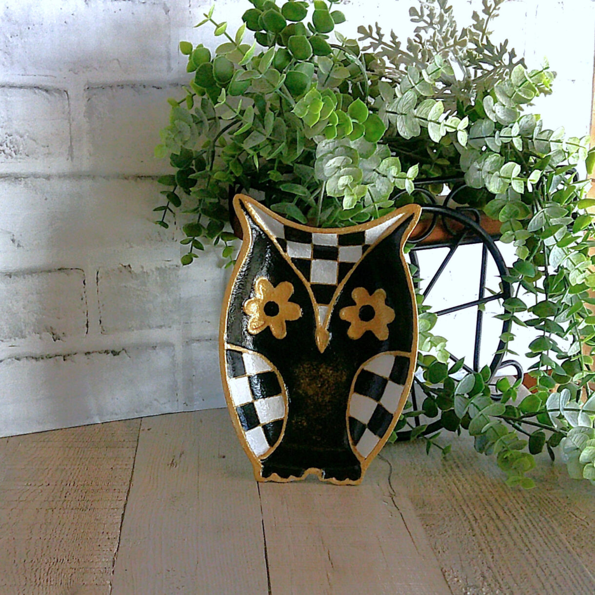 courtly checked owl decor