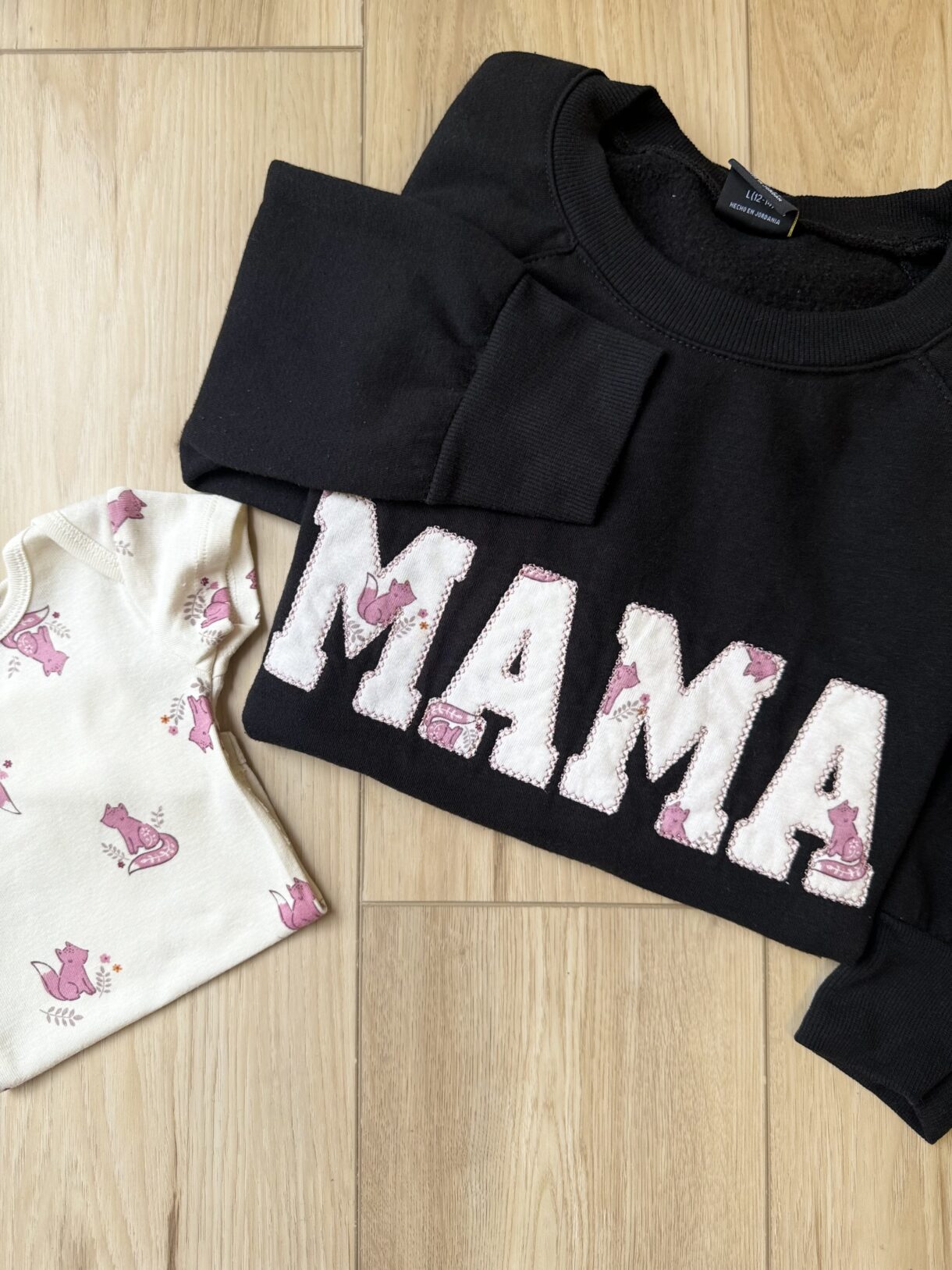 Sweatshirt with embroidered applique lettering
