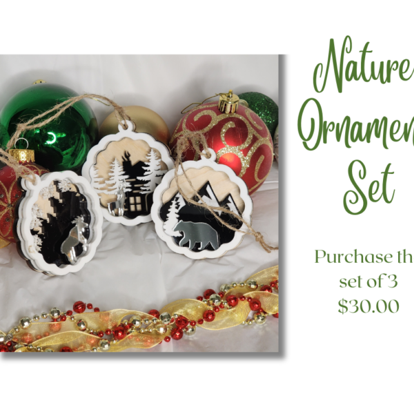 This beautifully 5-layered nature and animals ornament is designed to add beauty and elegance to your Christmas tree decorations.