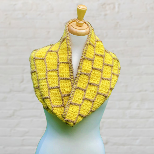yellow brick scarf blur background
