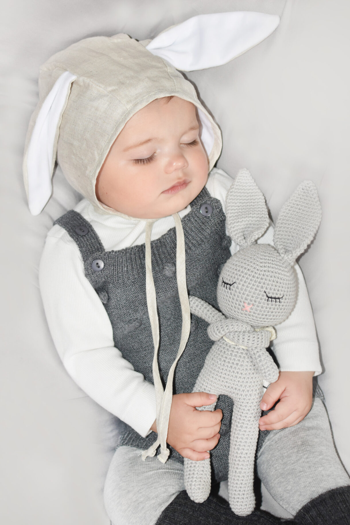 elias sleepy bunny and bonnet.FIN scaled - Pelavida - Shop For Life