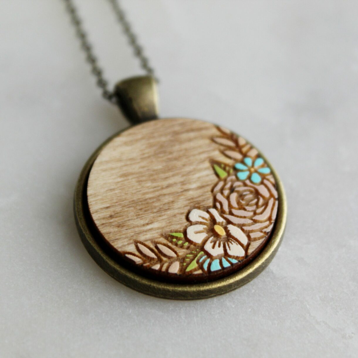 wooden flower necklace 01 scaled - Pelavida - Shop For Life
