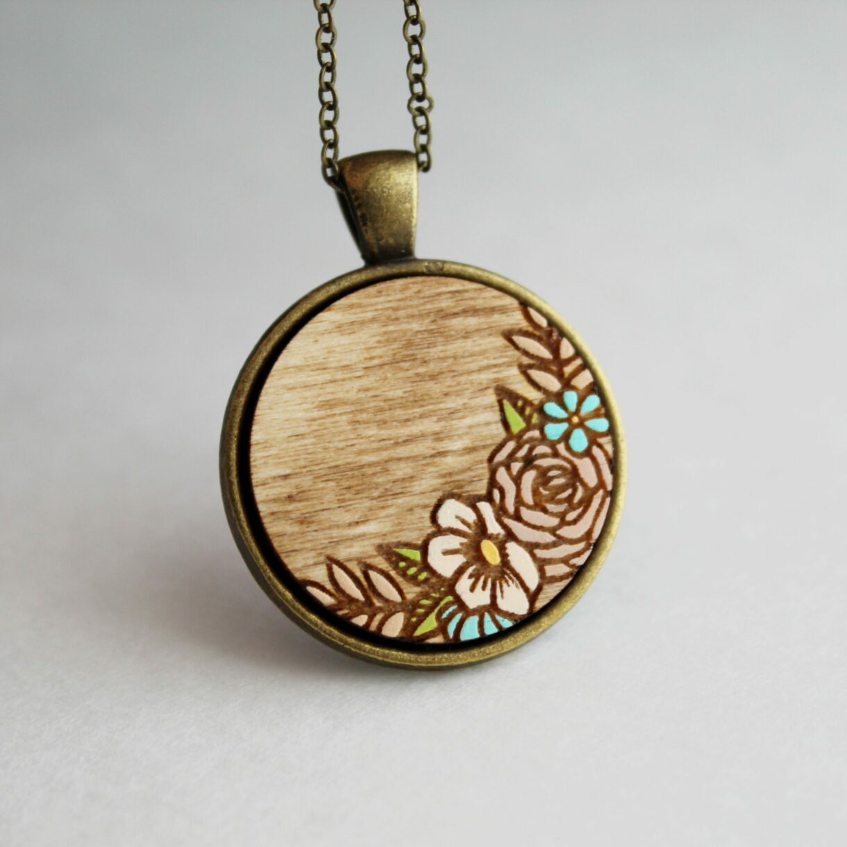 wooden flower necklace 03 scaled - Pelavida - Shop For Life